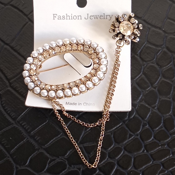 Pearl & Rhinestoned Chain Brooch - Picture 7 of 11